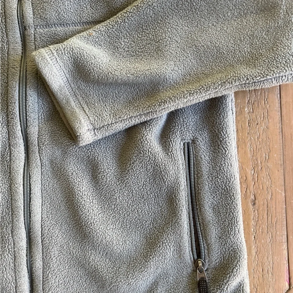 Patagonia gray fleece zip front jacket - Picture 2 of 7